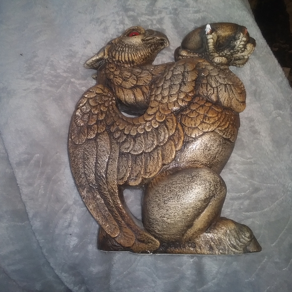 Two statuetes one real sandstone other cardholder - Picture 3 of 5